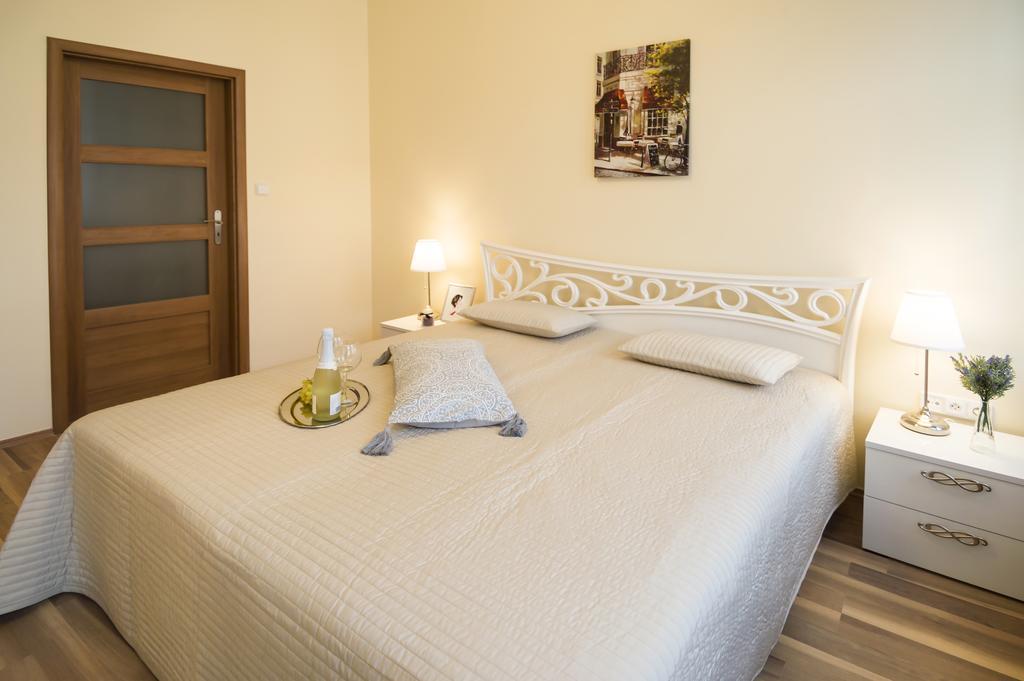 Apartment Za Poricskou Branou Prague Exterior photo
