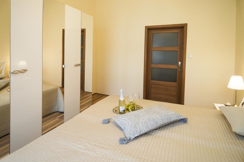 Apartment Za Poricskou Branou Prague Exterior photo